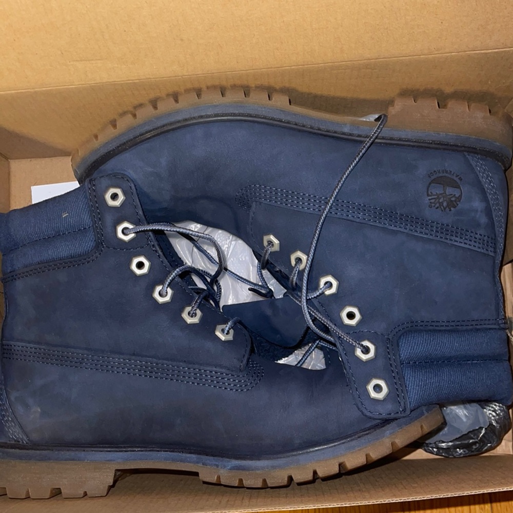 Navy Timbs